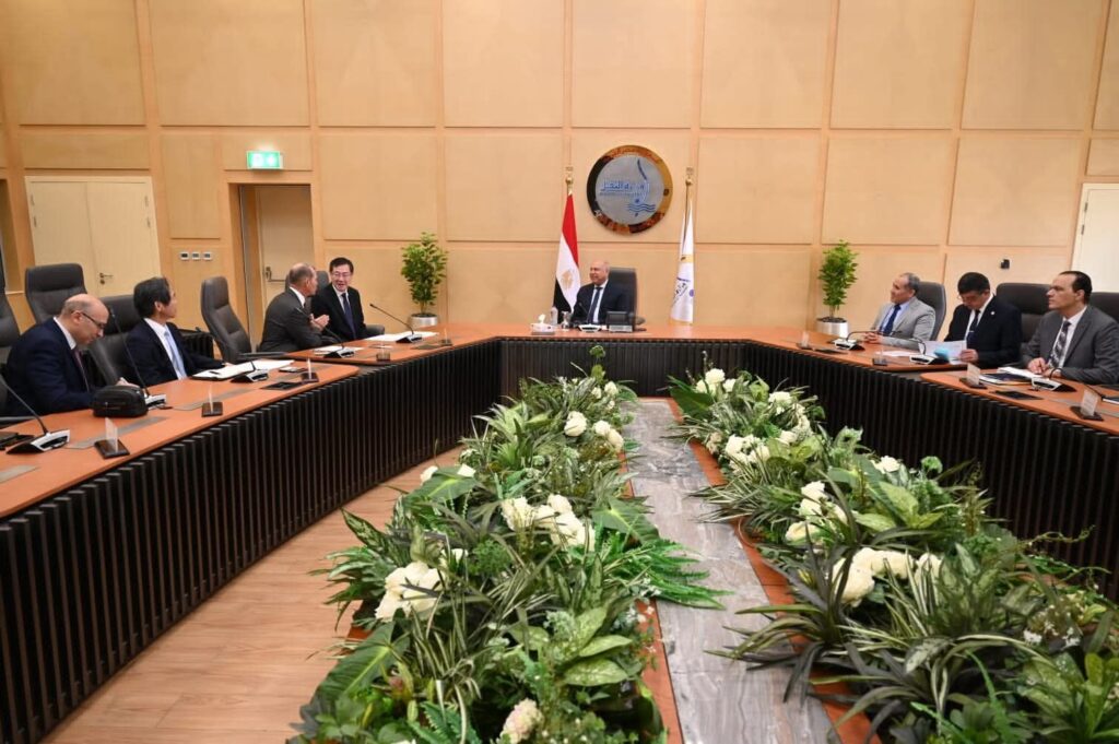 fb_img_17504092417905132839357795105971-1024x681 وزير الصناعة والنقل يلتقي الرئيس التنفيذى والعضو المنتدب لشركة ميتسوبيشى ماشينيري اليابانية لبحث سبل دعم التعاون المشترك بين الجانبين في مجال مترو الأنفاق