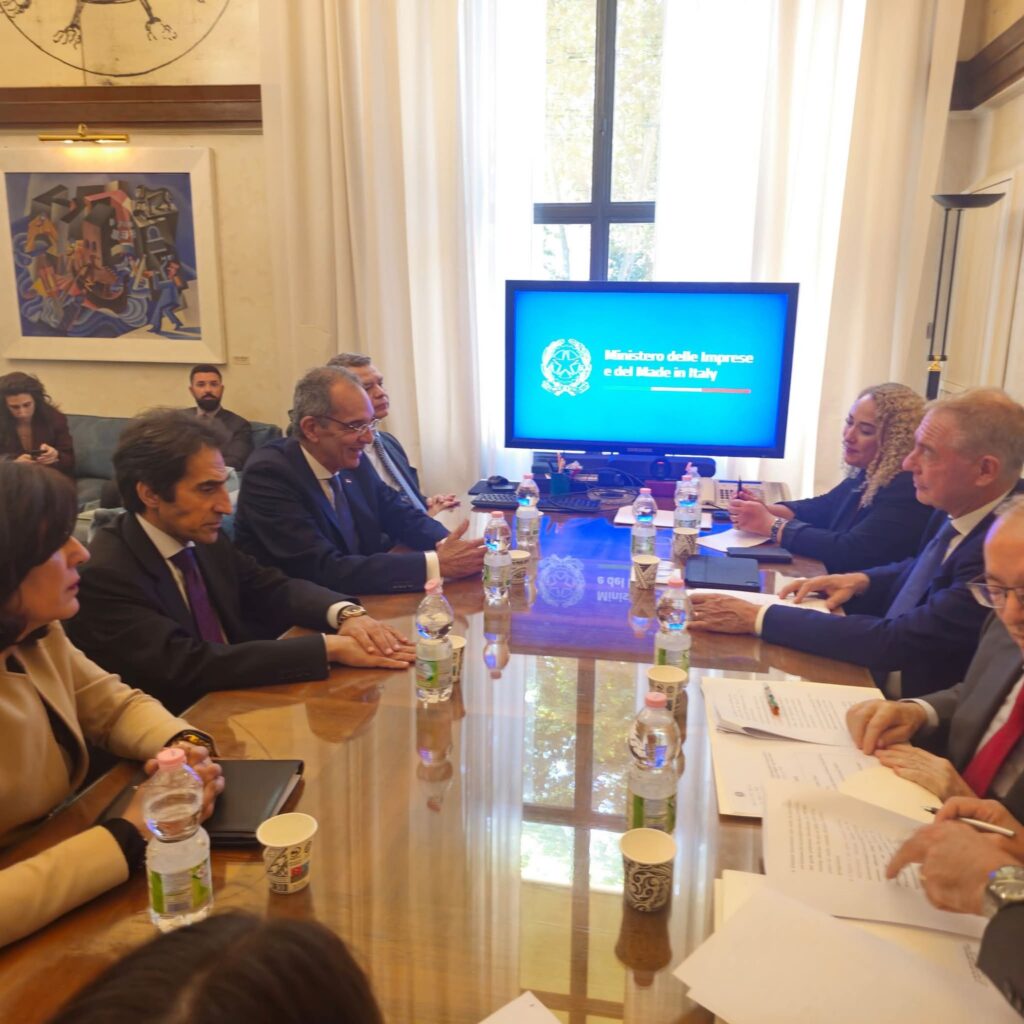 fb_img_1750409367998604968220768004196-1024x1024 خلال زيارته لروما..• وزير الاتصالات يبحث مع وزير الأعمال والصناعة الإيطالي تعزيز التعاون في مجال الذكاء الاصطناعي • اللقاء شهد استعراض أبرز التطورات فى مجال تطبيقات الذكاء الاصطناعى فى كل من مصر وإيطاليا