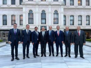 fb_img_17504924548975268036093008232868-300x225 في بداية جولة له داخل "المحافظة"..• وزير العمل يلتقى محافظ كفر الشيخ لبحث تفعيل سُـبل التعاون في الملفات المشتركة