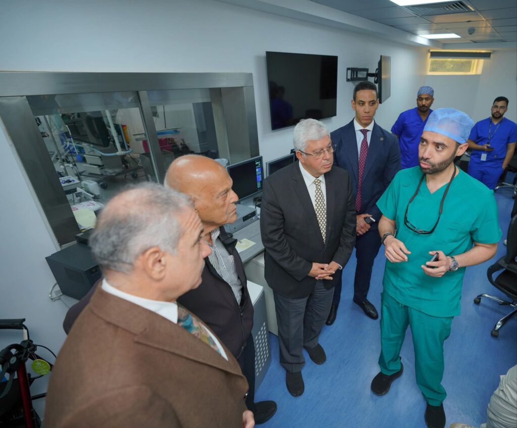 fb_img_17505826851807256083731260128124-1024x848 وزير التعليم العالي والبروفيسور مجدي يعقوب يشهدان توقيع بروتوكول تعاون بين جامعة أسوان ومؤسسة مجدي يعقوب لأمراض وأبحاث القلب