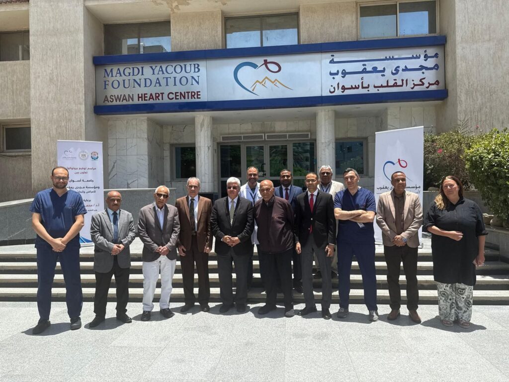 fb_img_17505826895604406647221354891673-1024x768 وزير التعليم العالي والبروفيسور مجدي يعقوب يشهدان توقيع بروتوكول تعاون بين جامعة أسوان ومؤسسة مجدي يعقوب لأمراض وأبحاث القلب