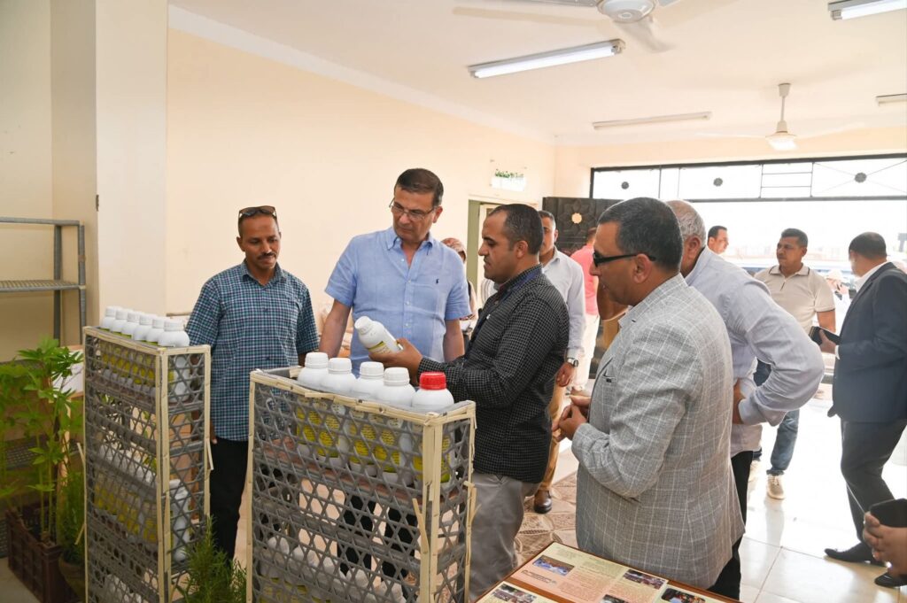 fb_img_17505827815986385175355205072203-1024x681 وزيرا الري والزراعة يتفقدان المعمل المركزي للمياه الجوفية ومركز التنمية المستدامة لموارد الوادي الجديد بمركز بحوث الصحراء وأكبر مزرعة لإنتاج التمور في العالم