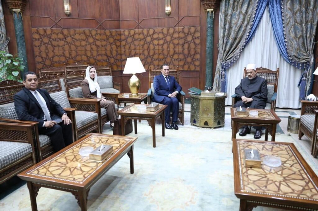 fb_img_17505830352377062937777158204334-1024x682 شيخ الأزهر والبابا تواضروس الثاني يستقبلان رئيس شركة تنمية الريف المصرى الجديد.. ويشيدان بدور مشروع المليون ونصف المليون فدان في تحقيق التنمية المستدامة