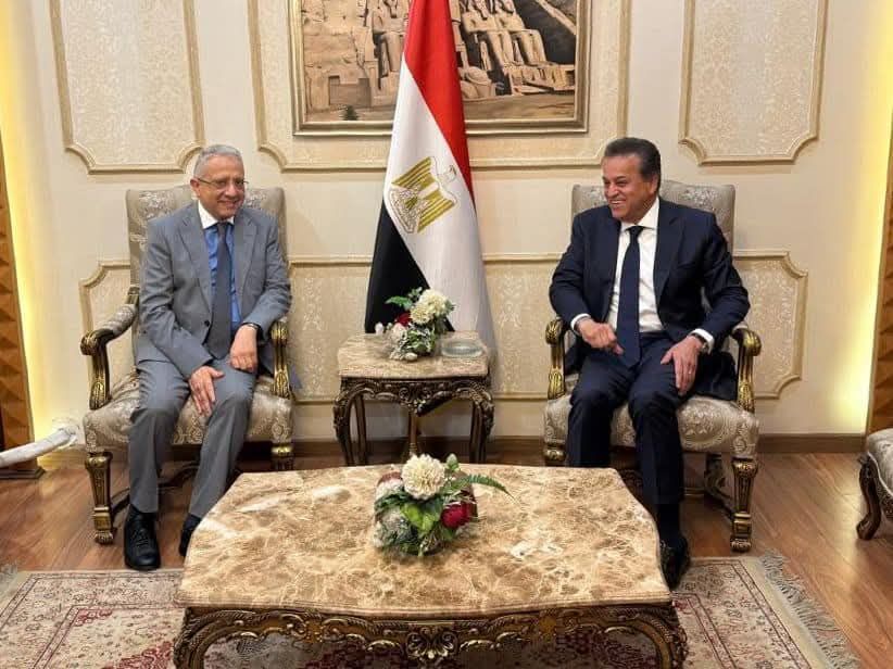 fb_img_1750617692191359155042580577088 الدكتور خالد عبدالغفار يستقبل وزير الصحة التونسي بمطار القاهرة الدولي