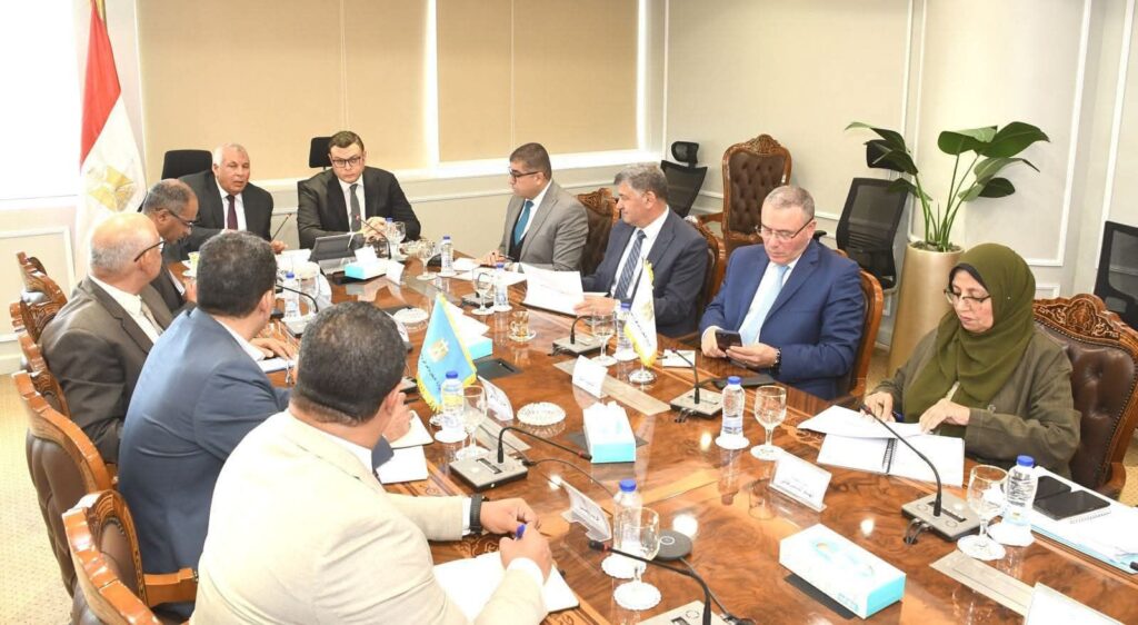fb_img_1750760222690258613420351705807-1024x562 وزير الإسكان ومحافظ الوادي الجديد يبحثان عددًا من ملفات التعاون المشترك المتعلقة بمياه الشرب والصرف الصحي