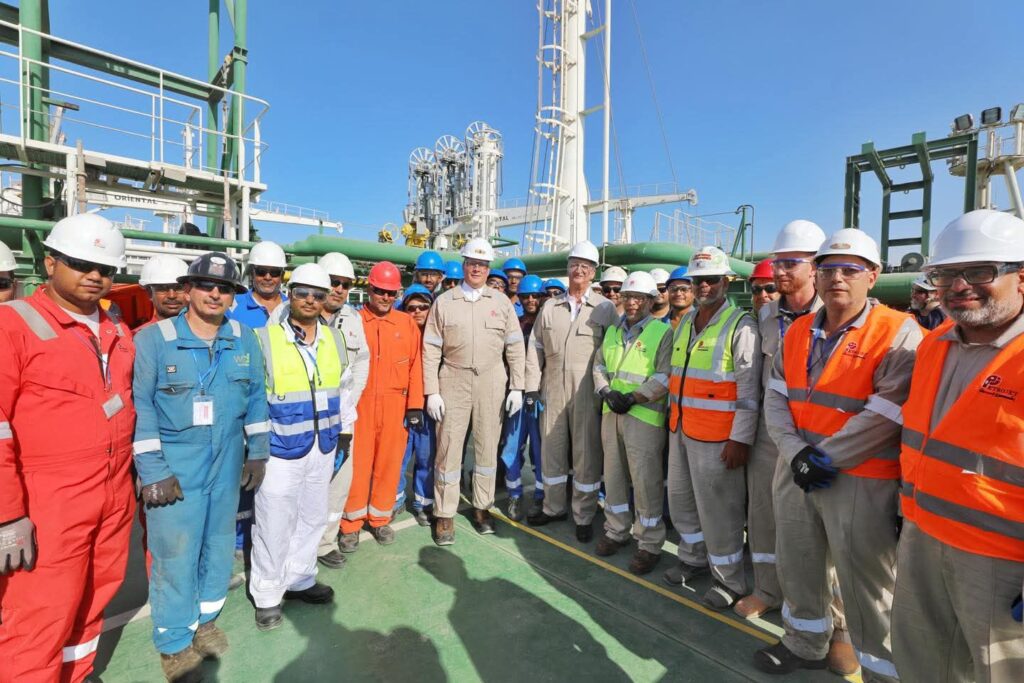 fb_img_17508339613853268963898789173257-1024x683 ❇️ *المهندس كريم بدوى وزير البترول والثروة المعدنية خلال تفقده المراحل النهائية لاعمال تجهيزات سفينة التغييز "Energos Eskimo"* :