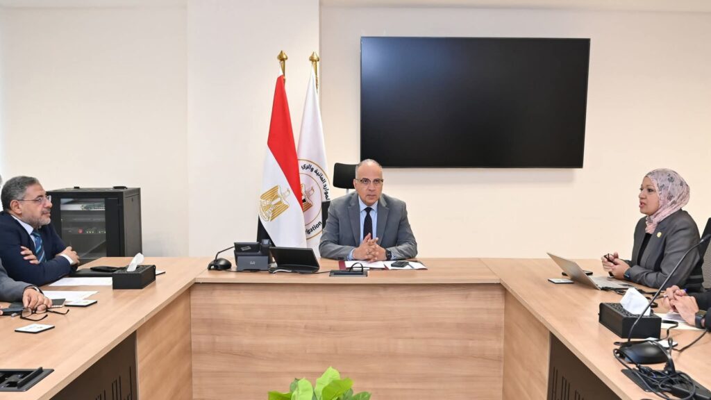 fb_img_17508348175989026427653931513220-1024x576 وزير الري يبحث مع أمين عام صندوق تطوير التعليم مقترح تنفيذ مشروع إنشاء "جامعة الغذاء"