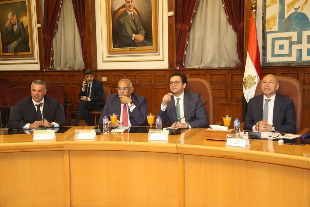 fb_img_1750836345197591232308607398429-1024x683 وزير الثقافة يلتقي محافظ القاهرة لبحث التعاون في استعادة مكانة العاصمة الثقافية وسبل إحياء منطقة المسارح بالعتبة وتحويل حديقة الأندلس إلى مركز إشعاع فني وثقافي