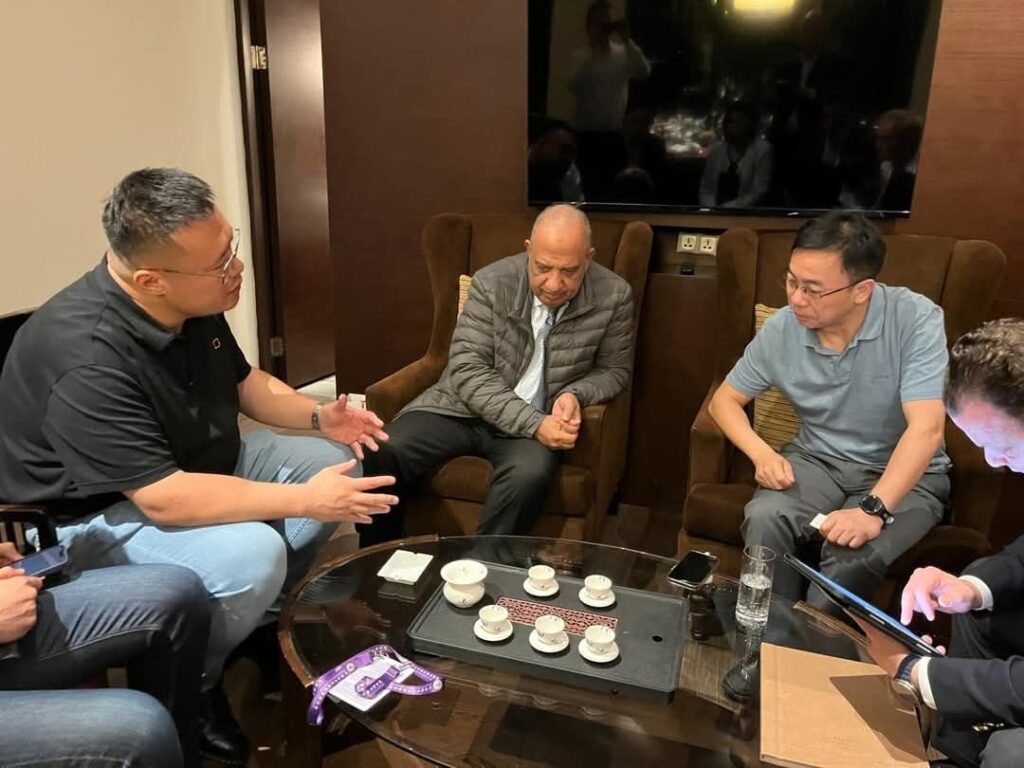 fb_img_17509223750015404133716542116414-1024x768 عقب وصوله إلى الصين للمشاركة في مؤتمر شنغهاي للطاقات المتجددة وحلول الطاقة النظيفة