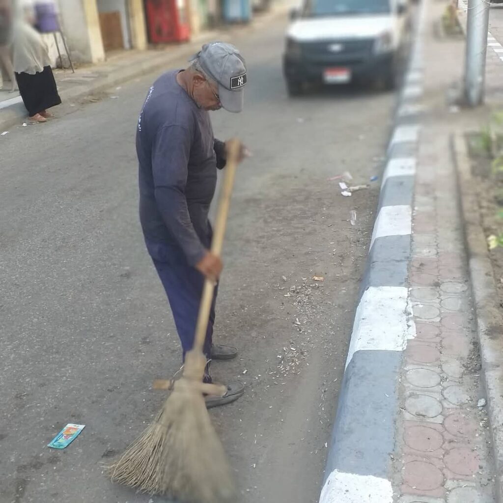 fb_img_17509228066733150083861154312430-1024x1024 تنفيذاً لتوجيهات معالي الدكتورة / جاكلين عازر - محافظ البحيرة بضرورة الاهتمام الامثل بمنظومة النظافة بكافة مدن ومراكز المحافظة للحفاظ على المظهر الجمالى والحضارى .