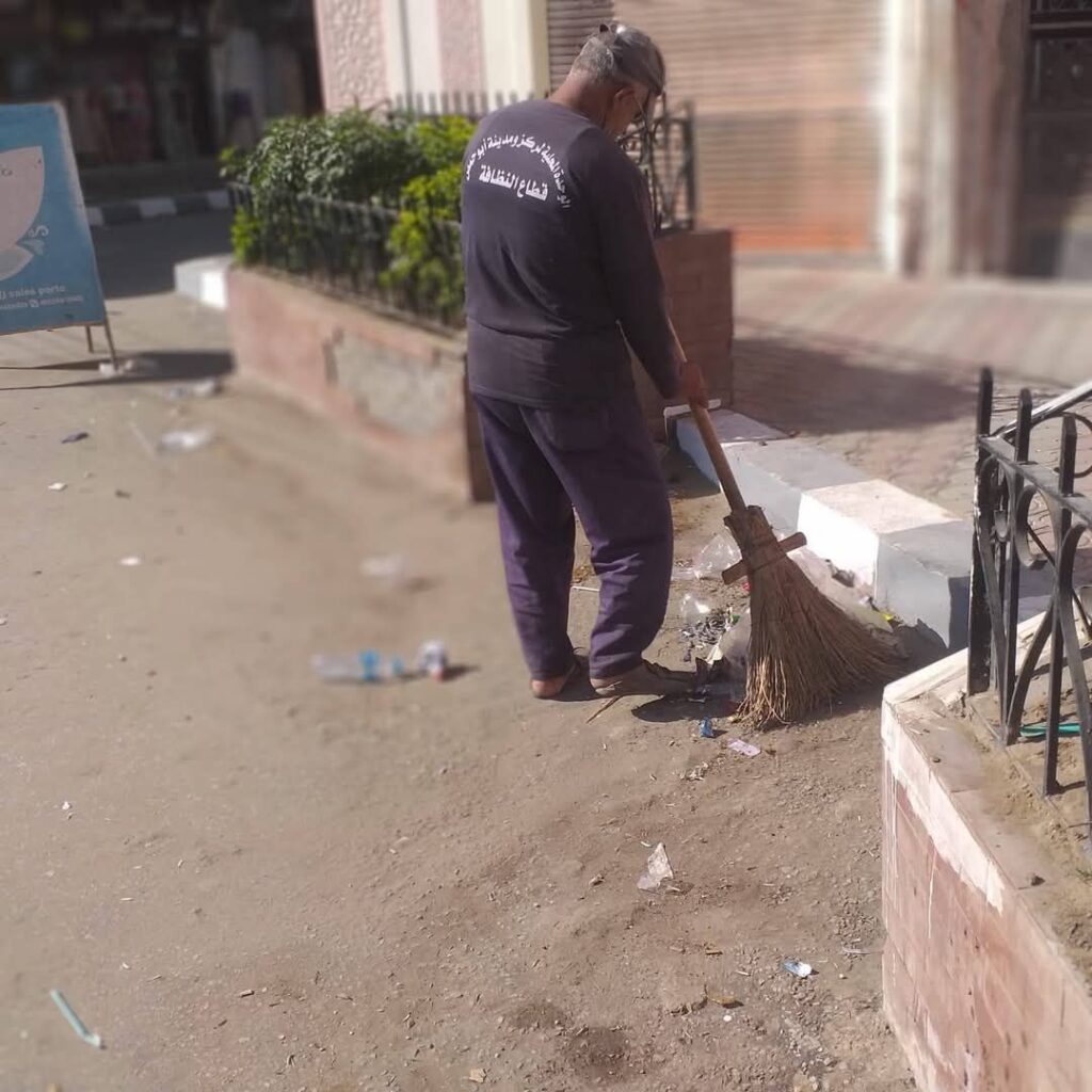 fb_img_17509228090054420415189474663118-1024x1024 تنفيذاً لتوجيهات معالي الدكتورة / جاكلين عازر - محافظ البحيرة بضرورة الاهتمام الامثل بمنظومة النظافة بكافة مدن ومراكز المحافظة للحفاظ على المظهر الجمالى والحضارى .