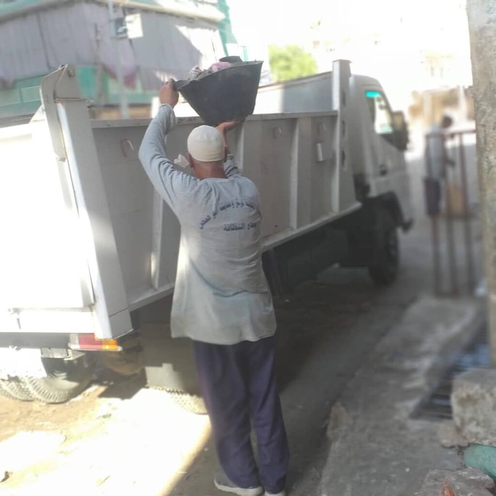 fb_img_17509228109796294980022943331911-1024x1024 تنفيذاً لتوجيهات معالي الدكتورة / جاكلين عازر - محافظ البحيرة بضرورة الاهتمام الامثل بمنظومة النظافة بكافة مدن ومراكز المحافظة للحفاظ على المظهر الجمالى والحضارى .