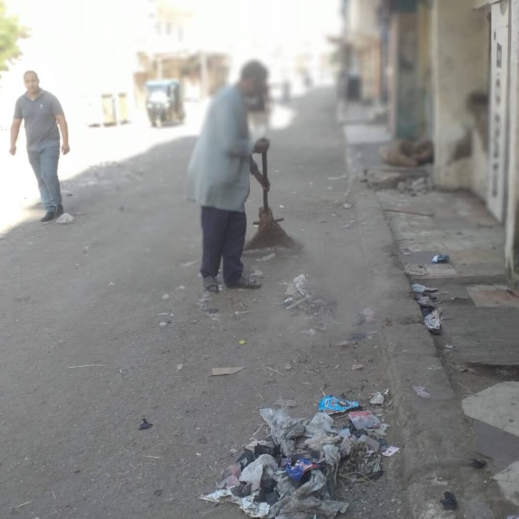 fb_img_17509228129364356670230737512092-1024x1024 تنفيذاً لتوجيهات معالي الدكتورة / جاكلين عازر - محافظ البحيرة بضرورة الاهتمام الامثل بمنظومة النظافة بكافة مدن ومراكز المحافظة للحفاظ على المظهر الجمالى والحضارى .