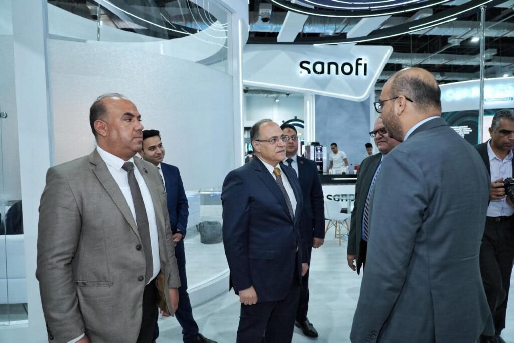 fb_img_17509662838533311378975637273320-1024x683 ضمن فعاليات المعرض والمؤتمر الطبي الإفريقي..- رئيس هيئة الدواء المصرية يتفقد جناح الهيئة بالمعرض الطبي الإفريقي