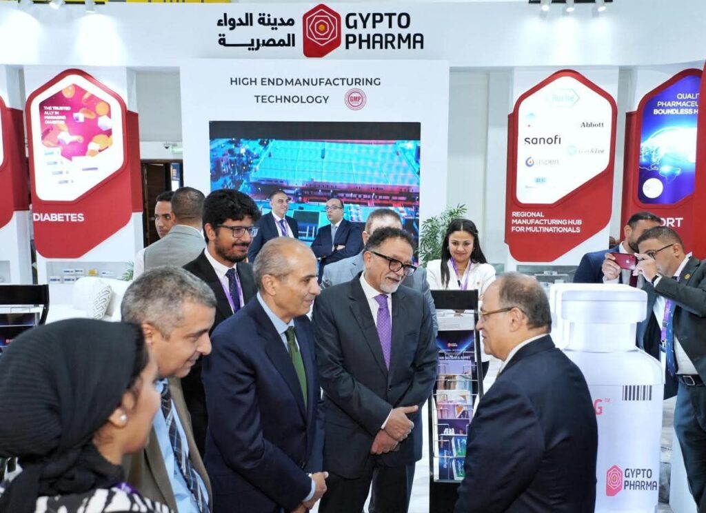 fb_img_17509662866214846049475246733814-1024x744 ضمن فعاليات المعرض والمؤتمر الطبي الإفريقي..- رئيس هيئة الدواء المصرية يتفقد جناح الهيئة بالمعرض الطبي الإفريقي