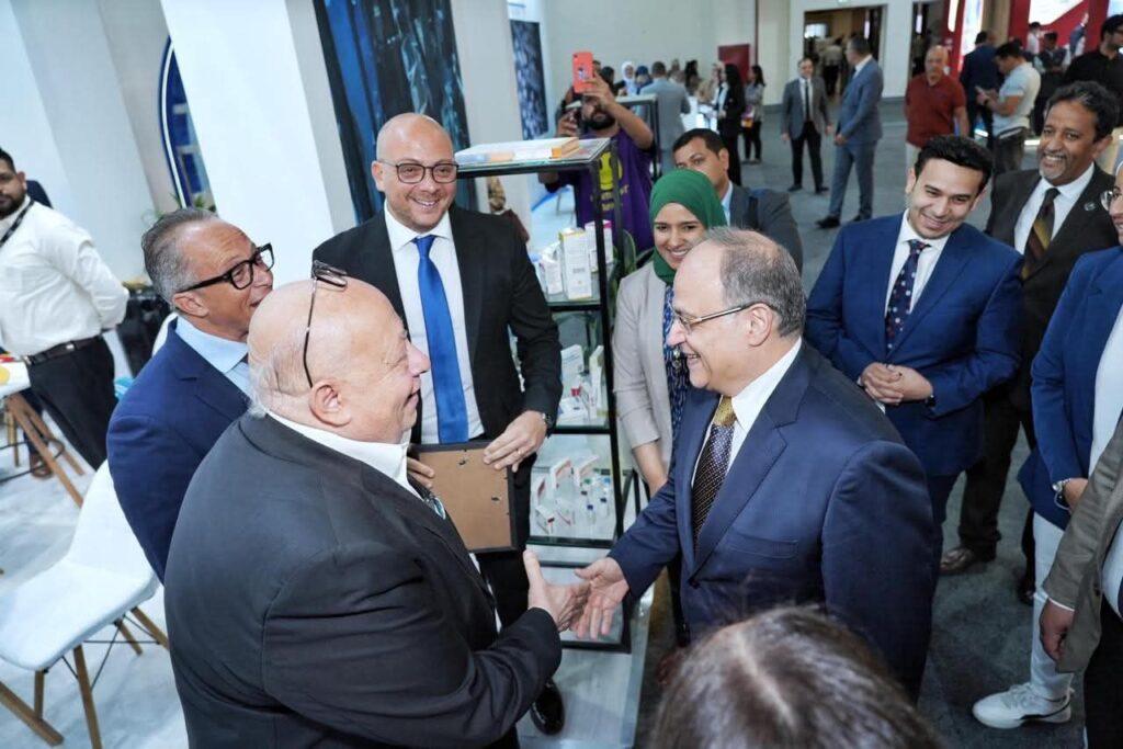 fb_img_17509662907363027572972488574883-1024x683 ضمن فعاليات المعرض والمؤتمر الطبي الإفريقي..- رئيس هيئة الدواء المصرية يتفقد جناح الهيئة بالمعرض الطبي الإفريقي