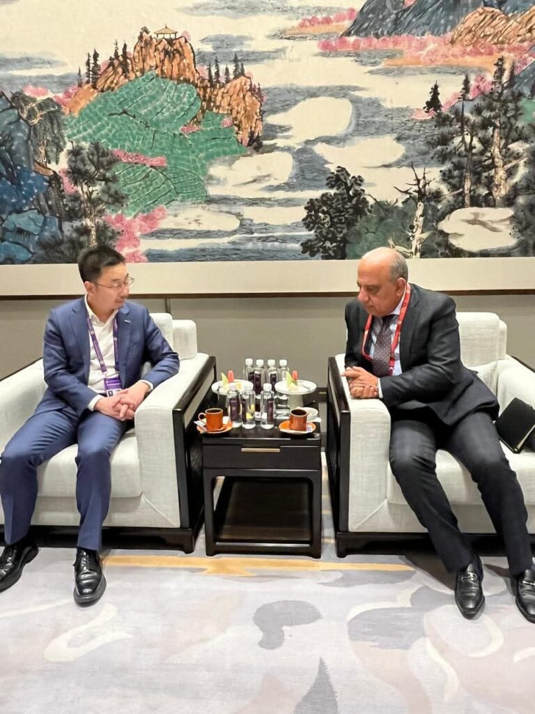 fb_img_17509665919559179093462405125096-768x1024 على هامش مشاركته في مؤتمر شنغهاي للطاقات المتجددة وحلول الطاقة النظيفة والتحول الطاقي بجمهورية الصين الشعبية..