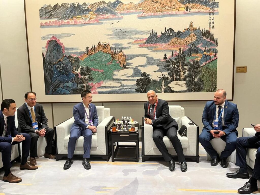 fb_img_1750966600016606535736224426756-1024x768 على هامش مشاركته في مؤتمر شنغهاي للطاقات المتجددة وحلول الطاقة النظيفة والتحول الطاقي بجمهورية الصين الشعبية..