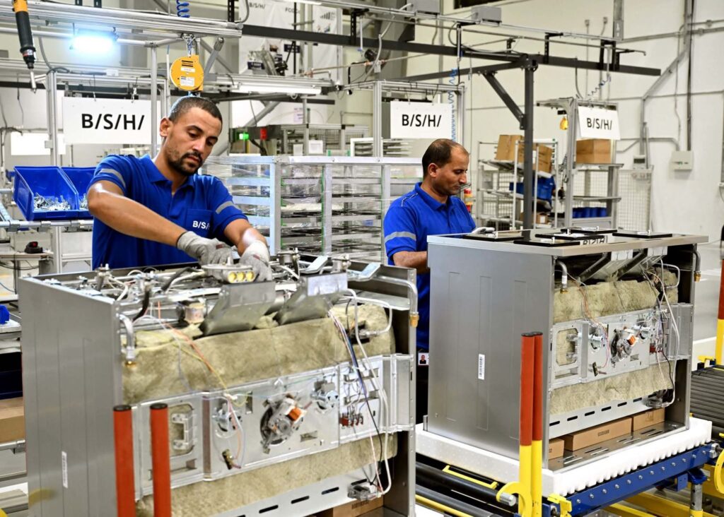 fb_img_17511035305286239721150323764912-1024x732 رئيس الوزراء يفتتح مصنعًا للأجهزة المنزلية ومستودعًا ضخمًا لإحدى شركات التجارة الإلكترونية الرائدة في أفريقيا