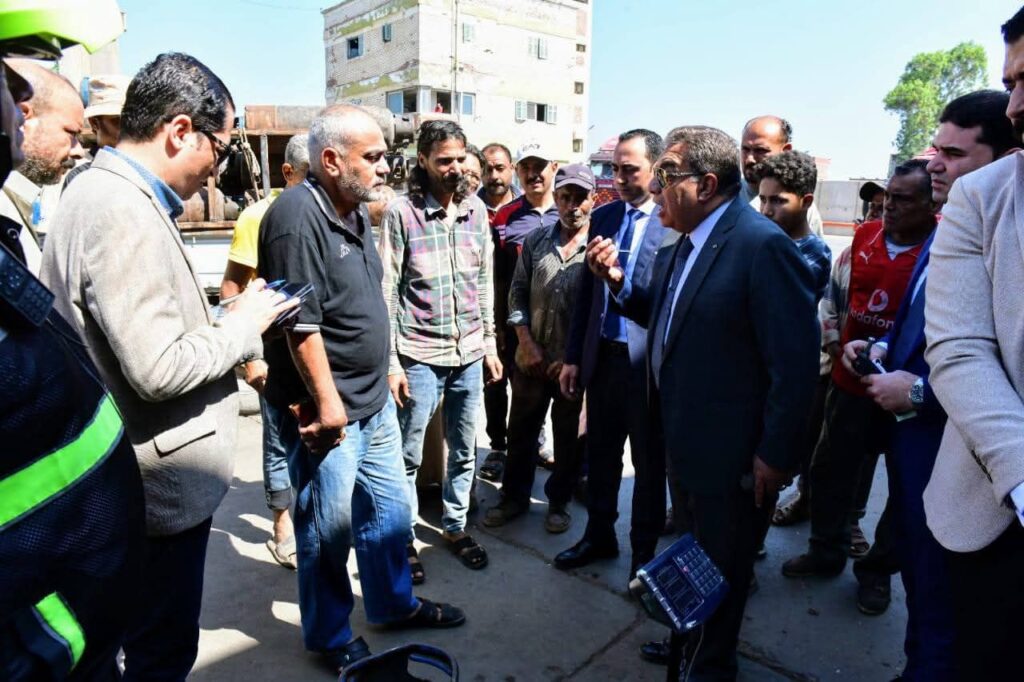 fb_img_1751107126938251522877224668971-1024x682 محافظ الدقهلية يفاجئ محطة غاز بسنديلة من جديد ويقرر:- تكليف وكيل وزارة التموين بتحرير محضر بواقعة التلاعب في أوزان اسطوانات الغاز - تكليف وكيل وزارة التموين للتنسيق مع مصلحة الدمغة والموازين لمراجعة معايرة موازين المحطة