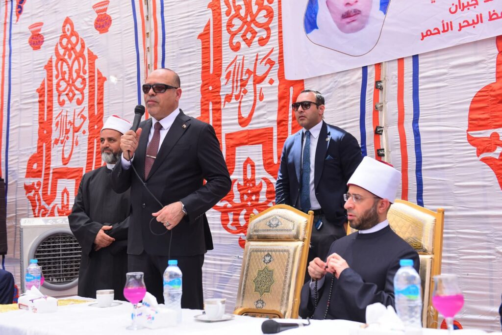 fb_img_17511130197482722287128501625599-1024x683 وزيرا الأوقاف والعمل في زيارة إلى منطقة رأس غارب- الوزيران يضعان حجر الأساس لبناء مسجد برأس غارب بتبرع من رجل أعمال