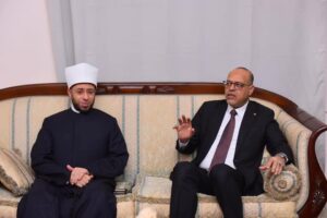 fb_img_17511130380205811430303861478712-300x200 وزيرا الأوقاف والعمل في زيارة إلى منطقة رأس غارب- الوزيران يضعان حجر الأساس لبناء مسجد برأس غارب بتبرع من رجل أعمال