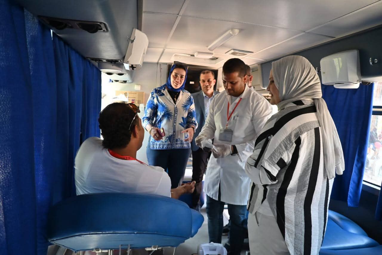 وسط إقبال كبير من المتبرعين والمواطنين  والقيادات التنفيذية بجميع أنحاء المحافظة  ..إنطلاق فعاليات الحملة القومية للتبرع بالدم تحت شعار “تبرعك بالدم حياة” بالبحيرة