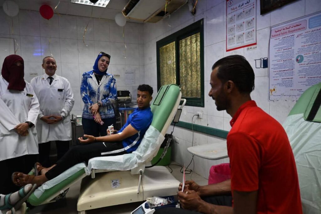 fb_img_17511199913827877399682853893958-1024x682 وسط إقبال كبير من المتبرعين والمواطنين  والقيادات التنفيذية بجميع أنحاء المحافظة  ..إنطلاق فعاليات الحملة القومية للتبرع بالدم تحت شعار "تبرعك بالدم حياة" بالبحيرة