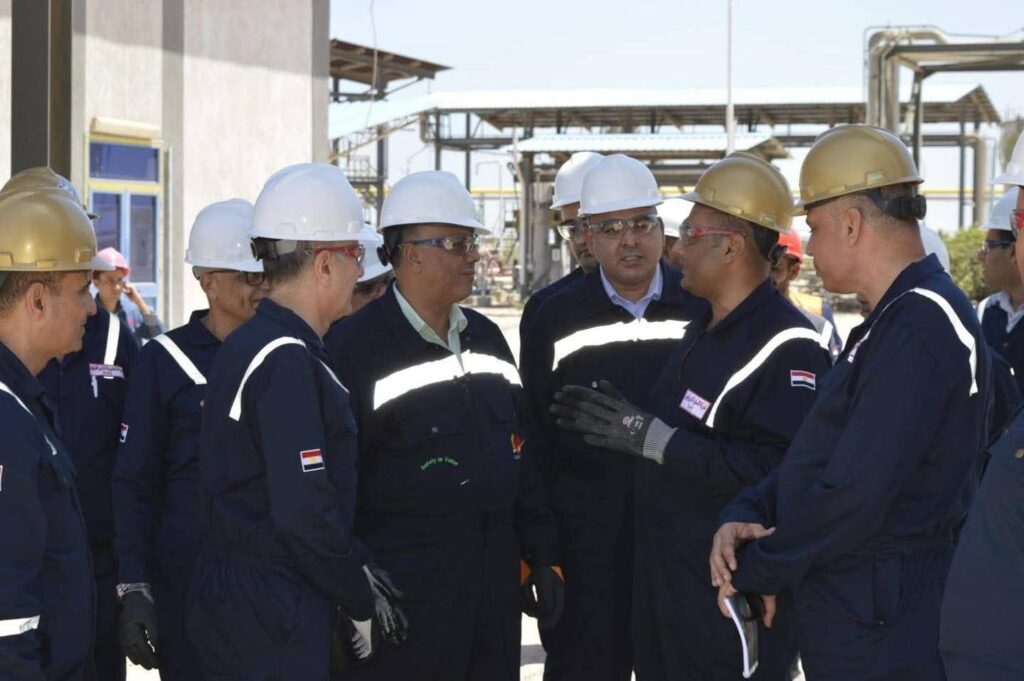 fb_img_17512635134554713836730396095992-1024x681 الرئيس التنفيذي لهيئة البترول يتفقد عدد من شركات تكرير البترول بالاسكندرية