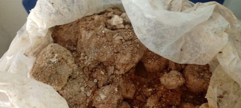img-20250601-wa00771298451543361022954-1024x461 تموين السويس تضبط مواد تموينية فاسدة وتقوم بعمل محاضر للمخالفين