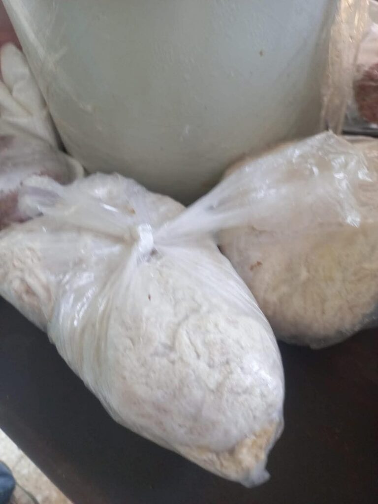 img-20250601-wa00786254465719458897043-768x1024 تموين السويس تضبط مواد تموينية فاسدة وتقوم بعمل محاضر للمخالفين