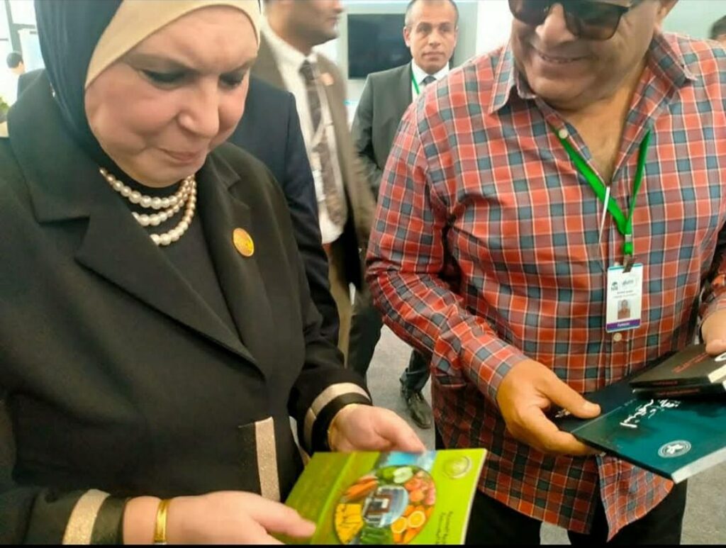 img_٢٠٢٥٠٦٠٤_٠٣١١٢٢3881469249985768346-1024x773 الغرفة التجارية بالبحيرة برئاسة الشريف . تهدى وزيرة التجارة كتيب البورصة السلعية الزراعية ببدر.