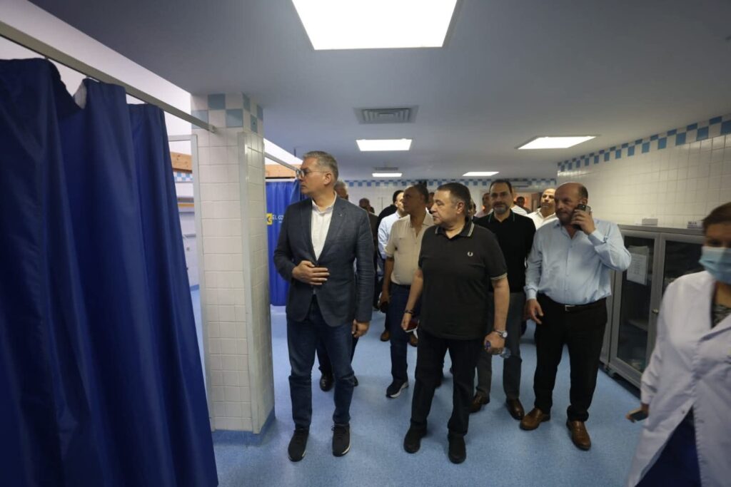 fb_img_1751438211085353409692153322805-1024x683 وزيرا البترول والعمل يطمئنان على الناجين من حادث بارج خليج السويس