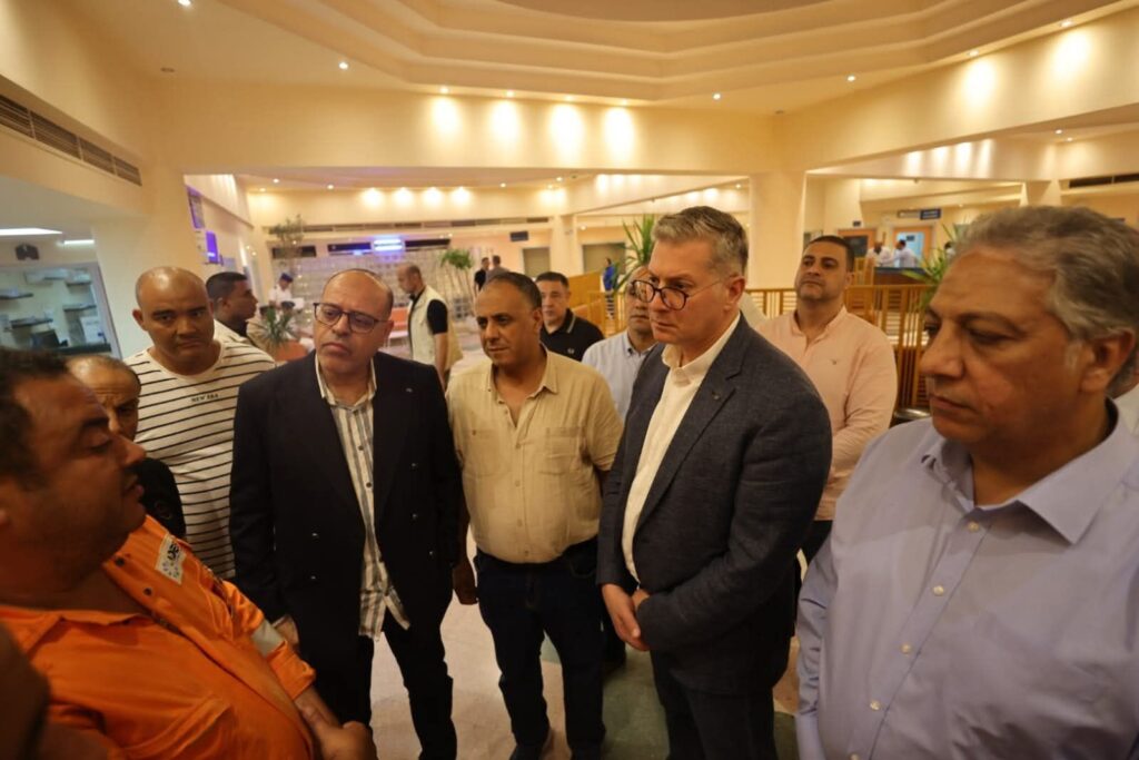 fb_img_17514382132006957867556999729774-1024x683 وزيرا البترول والعمل يطمئنان على الناجين من حادث بارج خليج السويس