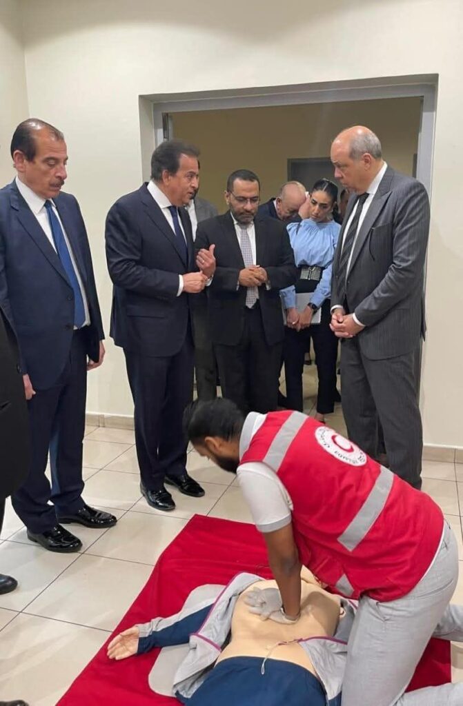 fb_img_17514403866943031217375048181611-671x1024 نائب رئيس الوزراء وزير الصحة ووزير الطيران المدني  يتفقدان عيادات الحجر الصحي وأجهزة إزالة الرجفان القلبي المستحدثة بمطار القاهرة الدولي
