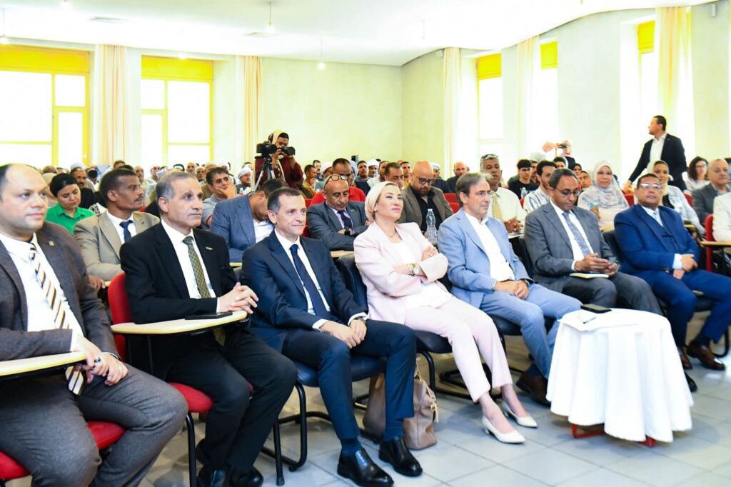 fb_img_17514418616534873146791199647676-1024x682 وزيرة البيئة تشارك فى احتفالية أبطال المناخ من المزارعين المصريين في منتدى تأثير اقتصاد المحبة على التنمية المجتمعية في مصر بجامعة هليوبوليس