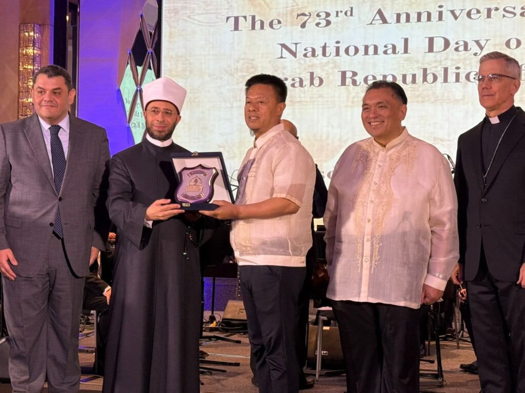 fb_img_17514469124073768142754096278856-1024x768 وزير الأوقاف يشارك في الاحتفال باليوم الوطني المصري في الفلبين ويُكرّم عددًا من كبار المسئولين الفلبينيين