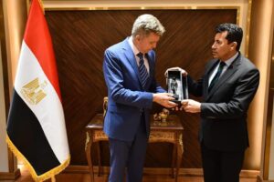 fb_img_17514503733425168246664731340645-300x200 على هامش حضوره لمصر لمتابعة تنظيم مصر لسلسلة كأس العالم للخماسي الحديث..⚫️ وزير الرياضة يلتقي رئيس الاتحاد الدولي للخماسي الحديث