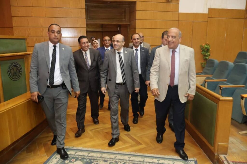 fb_img_17518164733938861943038012948194-1024x682 وزير الكهرباء" يتفقد هيئة المواد النووية ويستعرض مشروعات العمل الحالية.