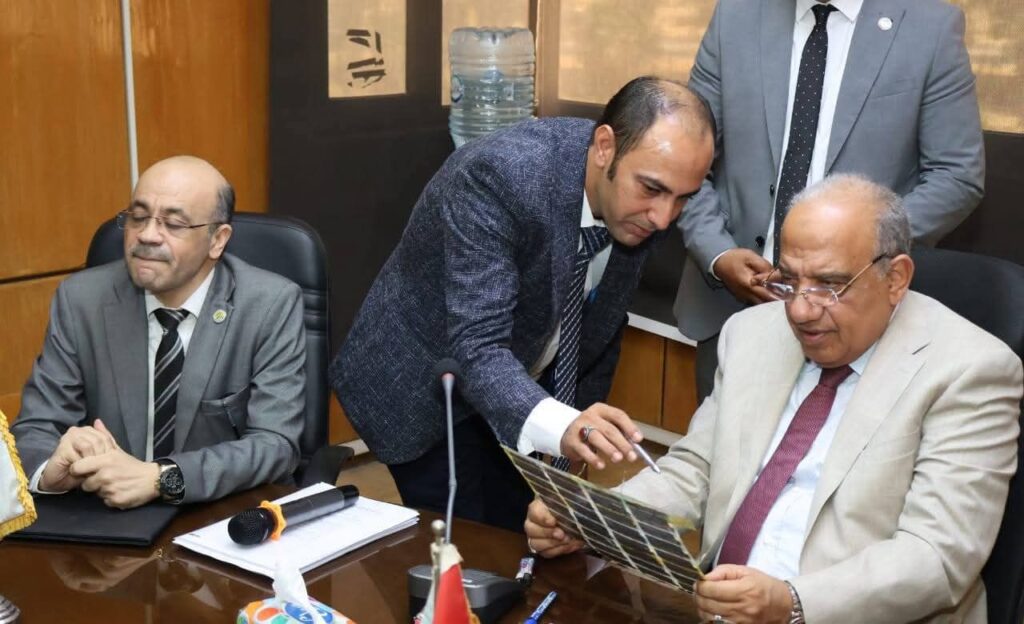 fb_img_17518164774944016417014484222720-1024x624 وزير الكهرباء" يتفقد هيئة المواد النووية ويستعرض مشروعات العمل الحالية.