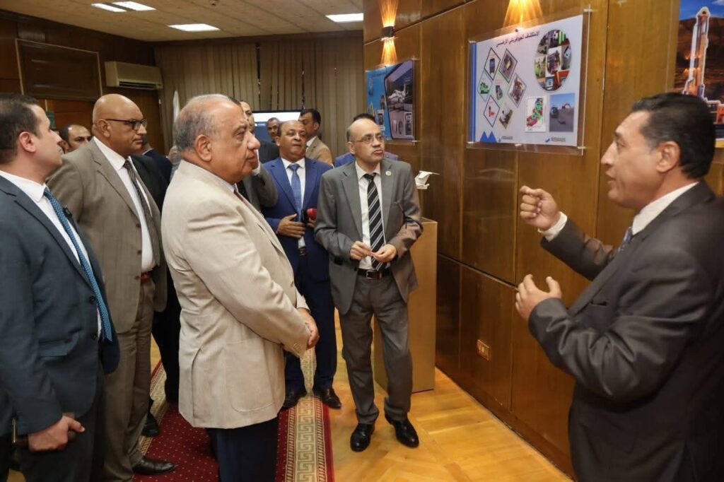 fb_img_1751816487342280718250937479722-1024x682 وزير الكهرباء" يتفقد هيئة المواد النووية ويستعرض مشروعات العمل الحالية.