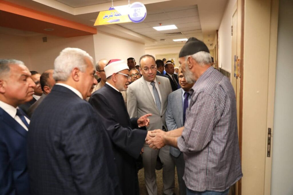 fb_img_1751816617613135405910159911170-1024x682 قيادات الأزهر الشريف تلتقي مصابي غزة في مستشفى أسيوط