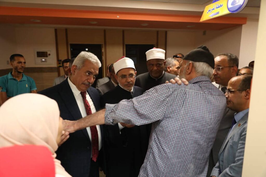 fb_img_17518166213635237399946363770953-1024x682 قيادات الأزهر الشريف تلتقي مصابي غزة في مستشفى أسيوط