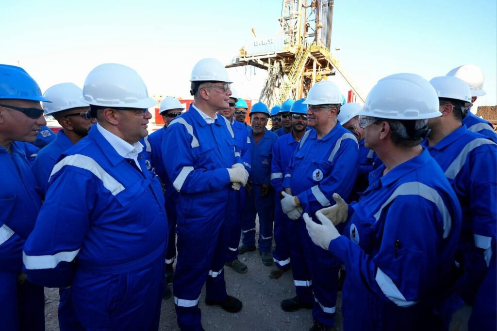 fb_img_17518692357811051233735249609316-1024x684 وزير البترول والثروة المعدنية يجري زيارة ميدانية إلى موقع بئر "بيجونا-2" الواقع ضمن منطقة امتياز "نيو منزلة" بمحافظة الدقهلية