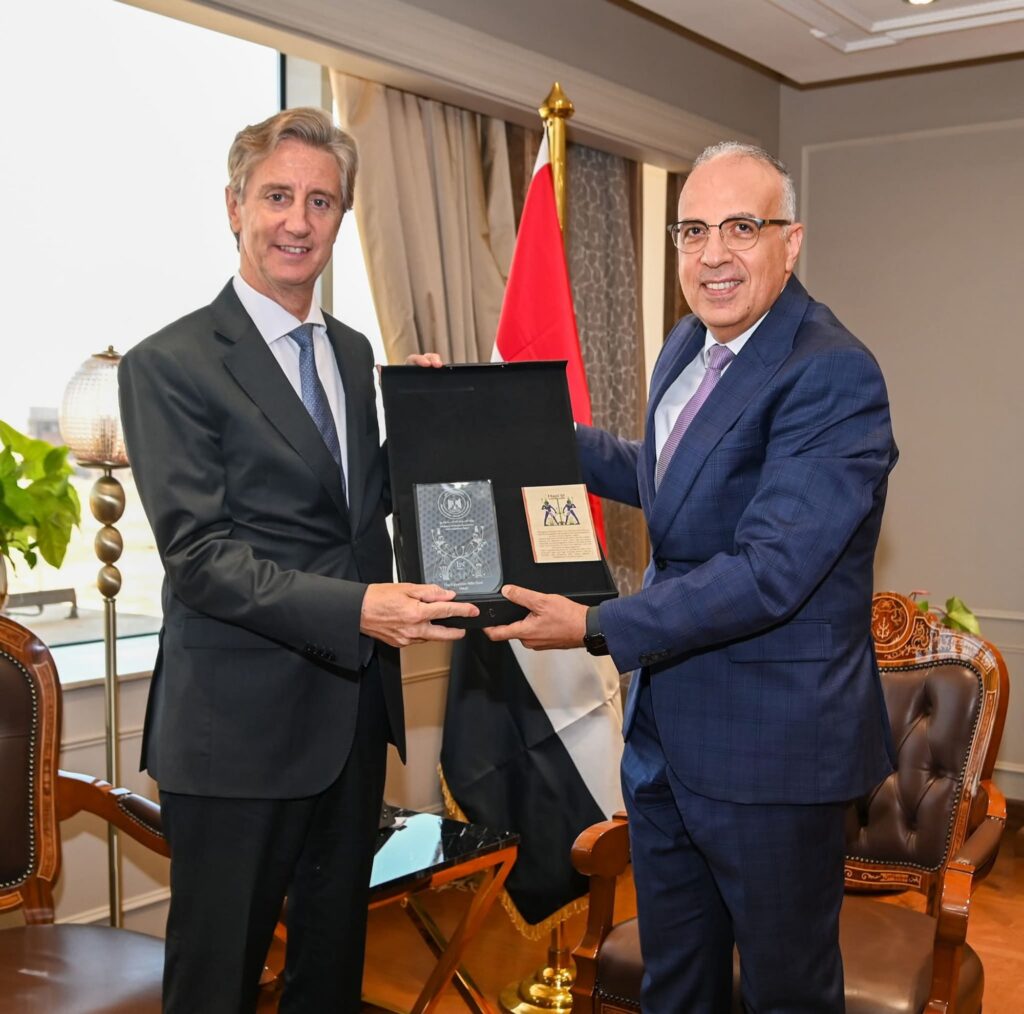 fb_img_17518744397122998592222063389938-1024x1014 وزير الري يلتقي الممثل المقيم لبرنامج الأمم المتحدة الإنمائي في مصر
