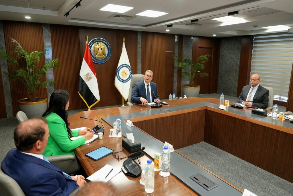 fb_img_17519609574004177379671097135413-1024x684 وزير البترول يستقبل أعضاء لجنة التعدين بغرفة التجارة الأمريكية