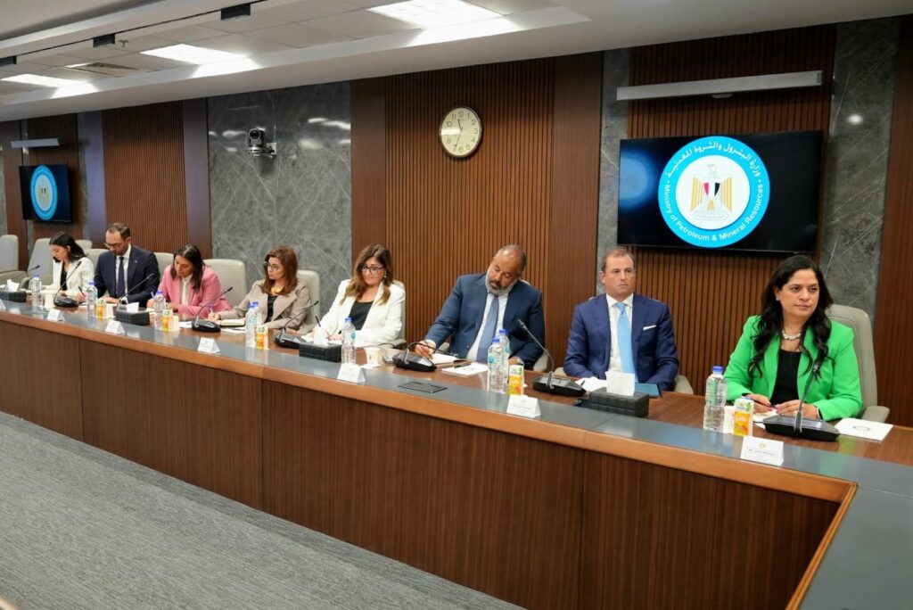 fb_img_17519609766992617953166479544715-1024x684 وزير البترول يستقبل أعضاء لجنة التعدين بغرفة التجارة الأمريكية