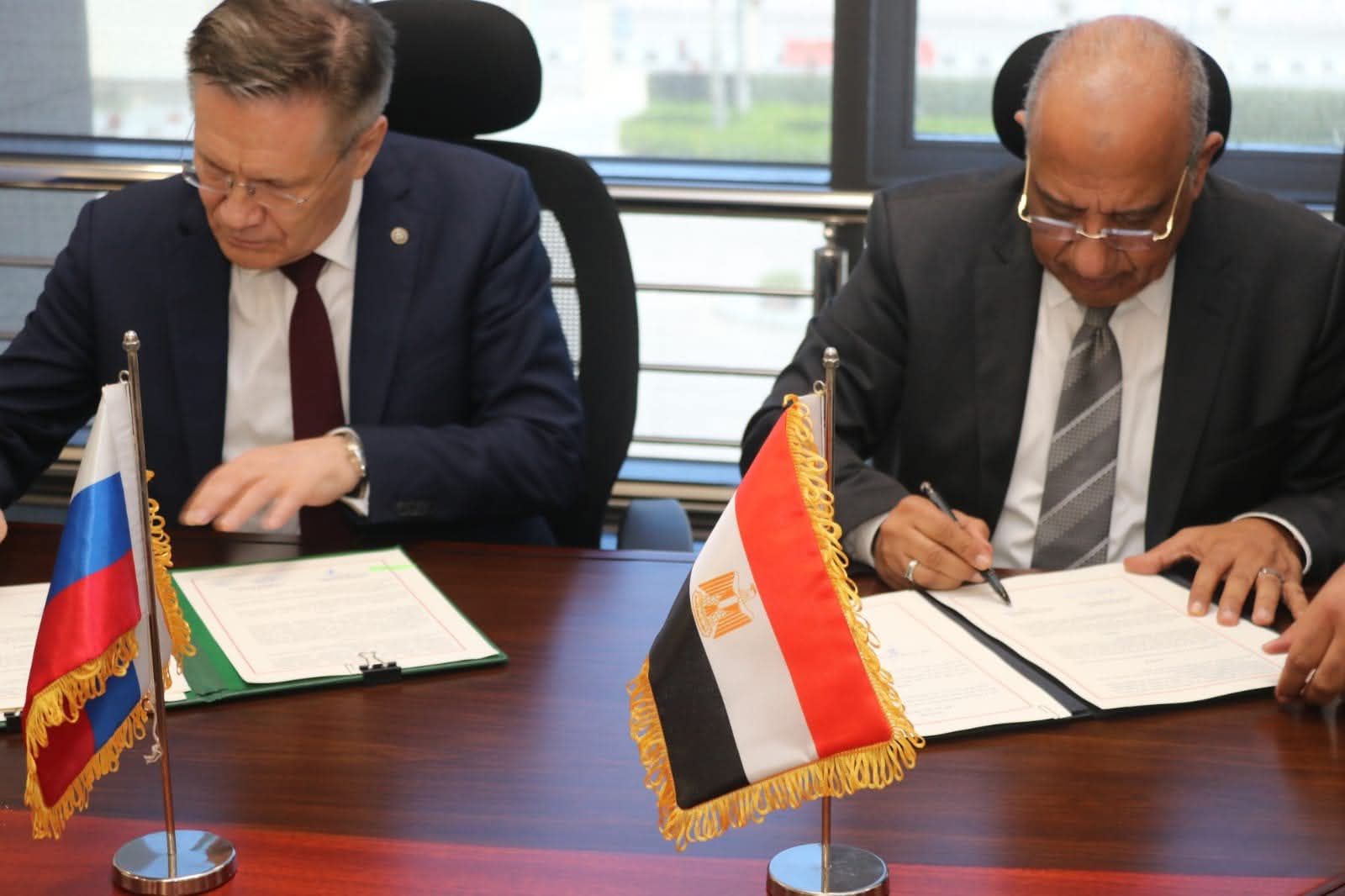 مصر وروسيا توقعان بروتوكولًا مكملًا للاتفاقية الحكومية الخاصة بالتعاون في بناء وتشغيل محطات الطاقة النووية وعقدًا مكملًا لإنشاء وتشغيل محطة الضبعة للطاقة النووية