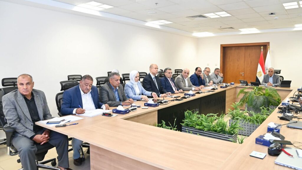 fb_img_17523915243992398703739758752226-1024x576 وزير الري يستعرض أحدث المعدات والتقنيات المستخدمة عالميًا في مجال تطهير وصيانة المجاري المائية