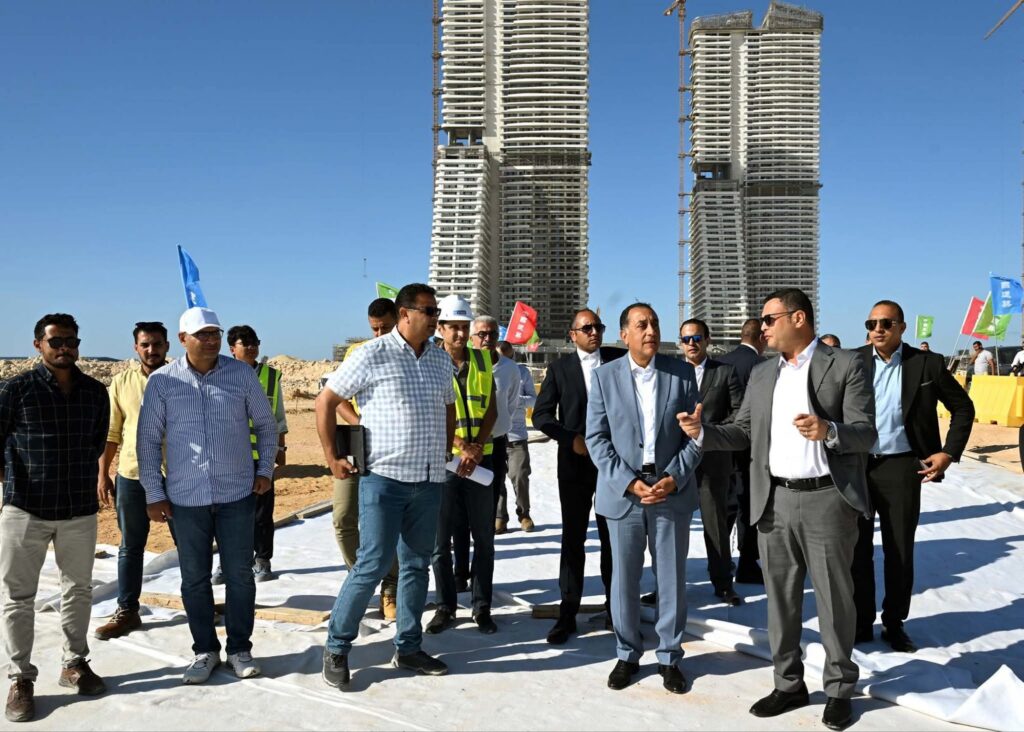 fb_img_17524226884122144340005578486663-1024x732 رئيس الوزراء يتفقد أعمال مشروعات "أبراج الداون تاون" و"داون تاون لاجون" بمدينة العلمين الجديدة